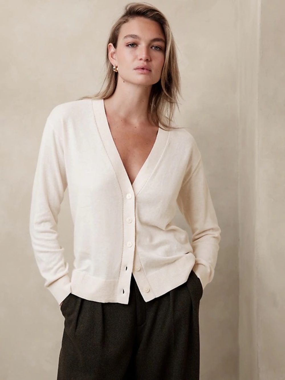 Banana Republic Forever Sweater Women's Cream V-Neck Button Cardigan Sweater